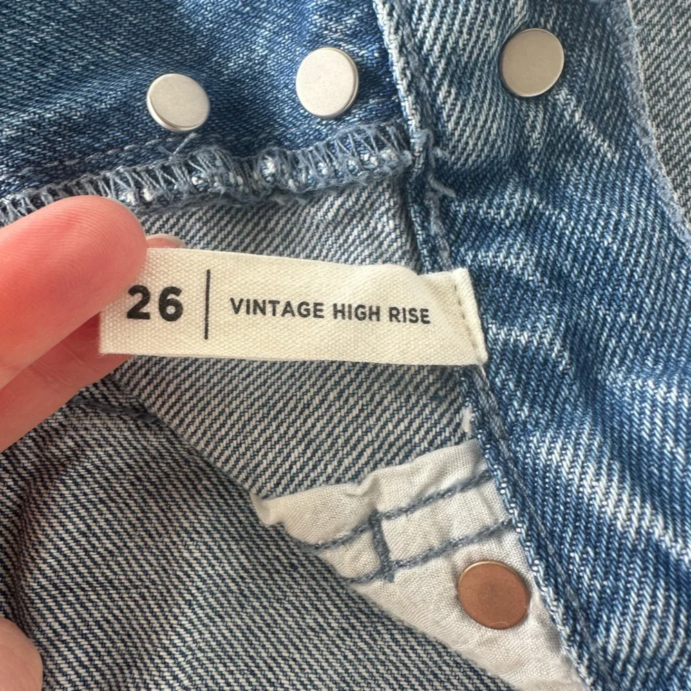 PacSun Women’s Vintage Denim Short, Blue Vintage Wash, Size 26 - Picture 5 of 6